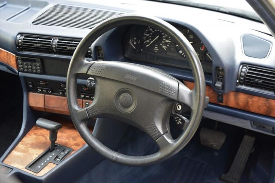 Торпедо BMW 740i (E32) 1992 года  (UK) (фото 90 из 170)